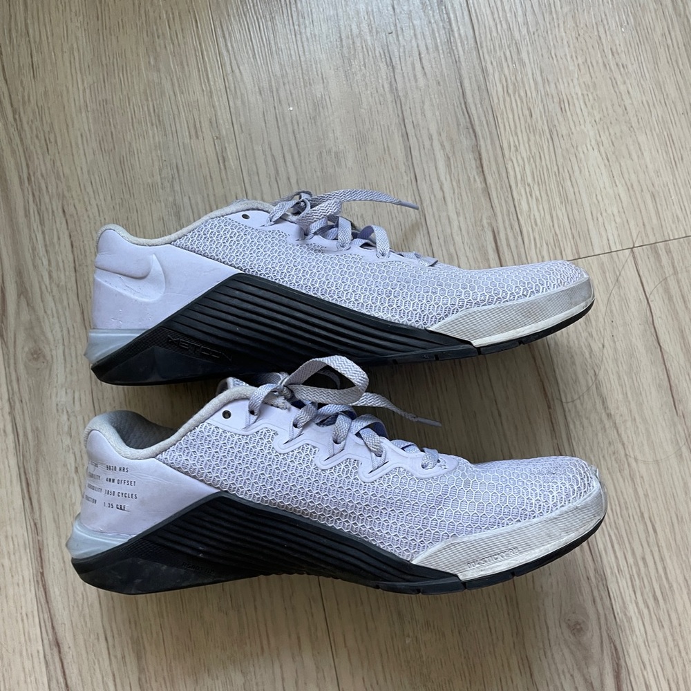 Nike Metcon 5 light lilac color